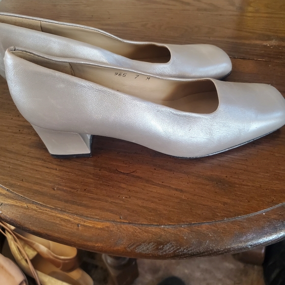 ENZO ANGIOLINI Leather Stack Heel Dress Shoes - Picture 4 of 12